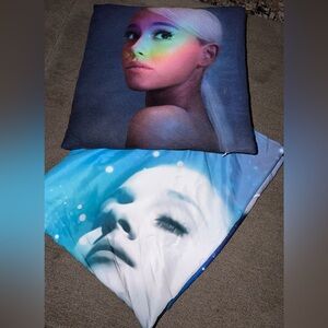 💖 Ariana Grande Fan Bundle – Pillow + Wall Poster + Blue Mini Backpack 💙